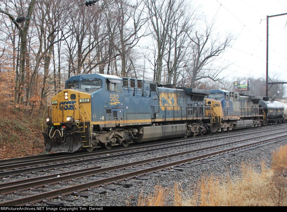 CSX 582 leads M404